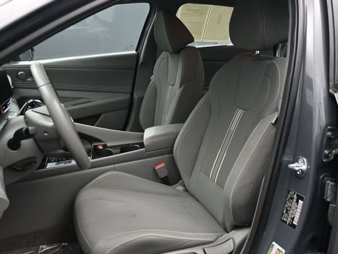 Used 2025 Hyundai Elantra SEL FWD image 5