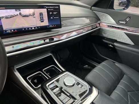 Used 2023 BMW i7 xDrive60 AWD/4WD image 37