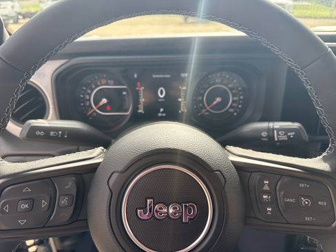 New 2025 Jeep Gladiator Willys image 15