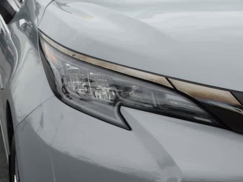 Certified 2023 Toyota Sienna XLE Woodland Edition image 5