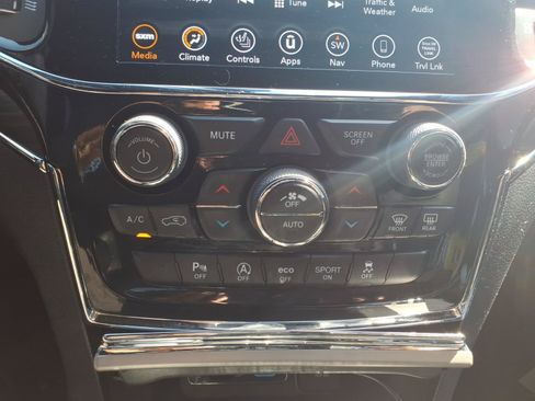Used 2021 Jeep Grand Cherokee Limited w/ Premium Lighting Group AWD/4WD image 26