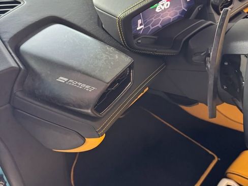 Used 2022 Lamborghini Huracan EVO AWD/4WD image 5
