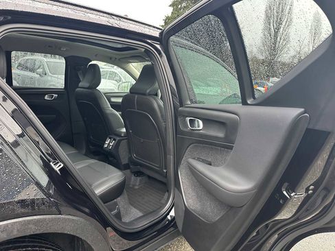 Used 2025 Volvo XC40 B5 Plus w/ Protection Package Premier image 13