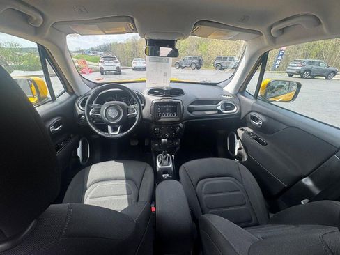 Used 2018 Jeep Renegade Latitude w/ Cold Weather Group AWD/4WD image 8