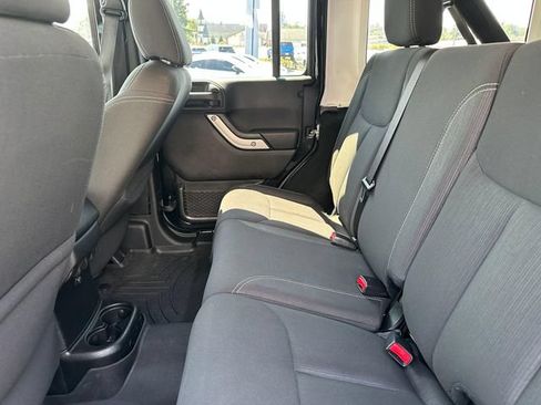 Used 2016 Jeep Wrangler Unlimited Rubicon w/ Connectivity Group AWD/4WD image 19