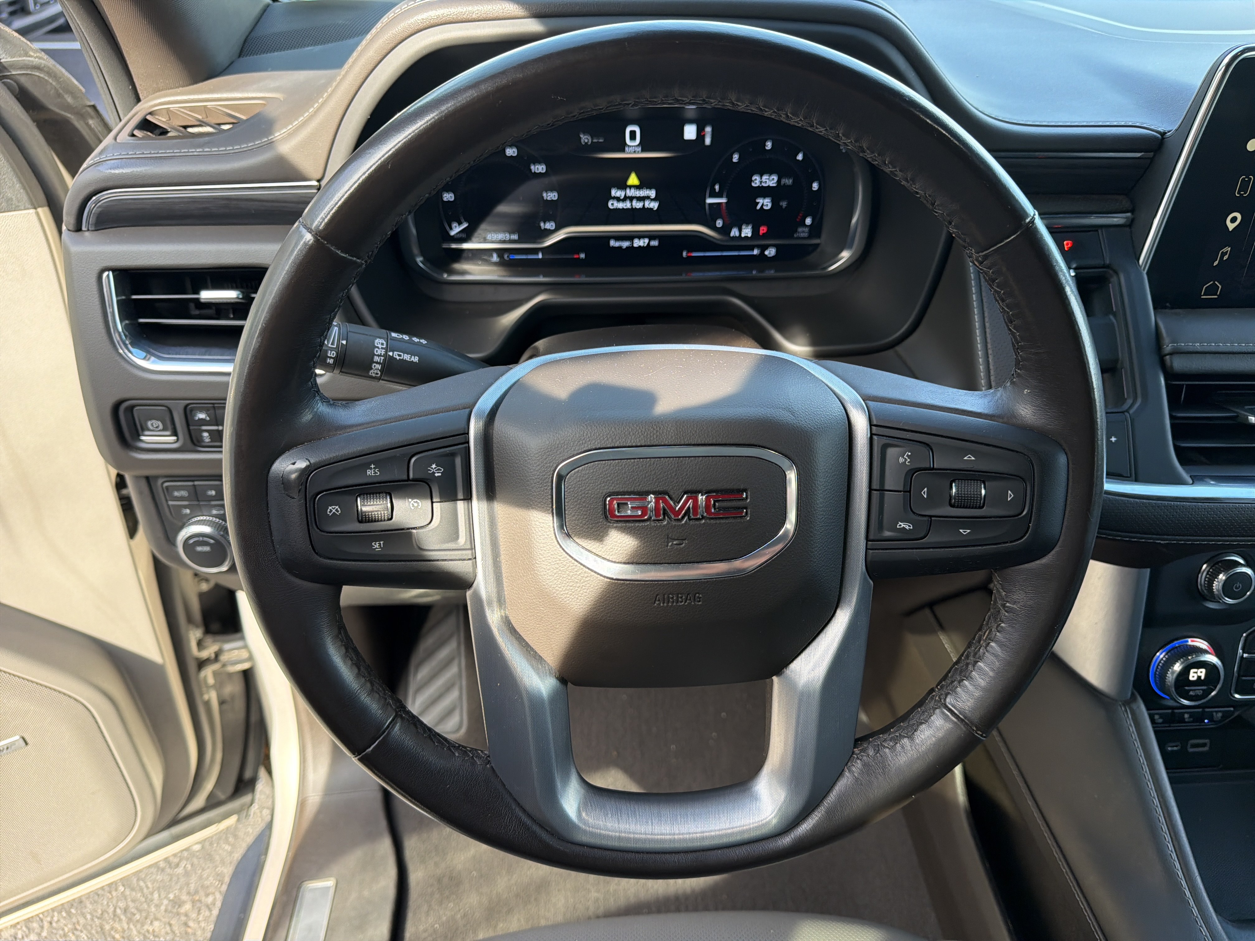 Used 2023 GMC Yukon SLT AWD/4WD image 17