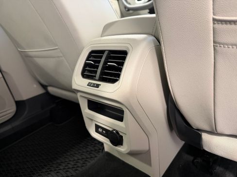Certified 2023 Volkswagen Tiguan SE FWD image 43