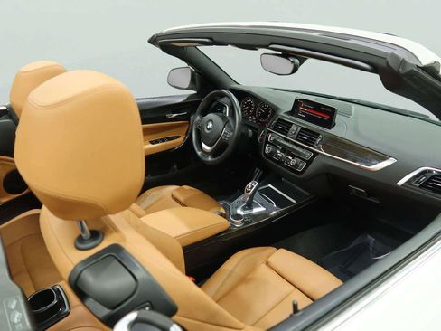 Used 2020 BMW 230i Convertible w/ Premium Package RWD image 20