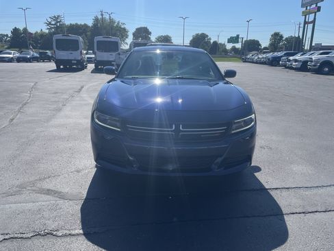 Used 2017 Dodge Charger SE w/ Power Sunroof Group AWD/4WD image 3