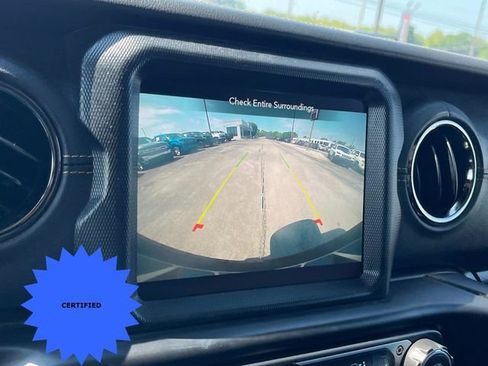 Used 2022 Jeep Wrangler Unlimited Sahara image 18