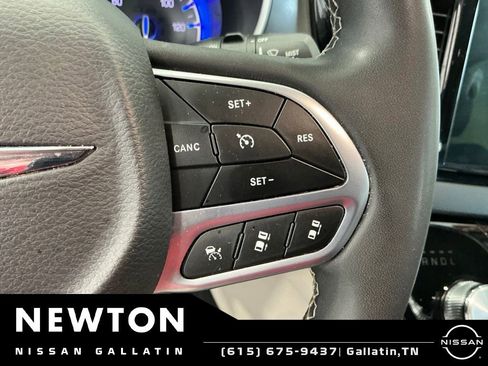 Used 2023 Chrysler Pacifica Touring-L FWD image 33