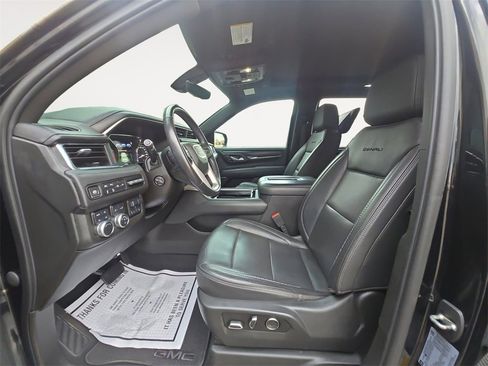 Used 2021 GMC Yukon Denali w/ Denali Premium Package image 9