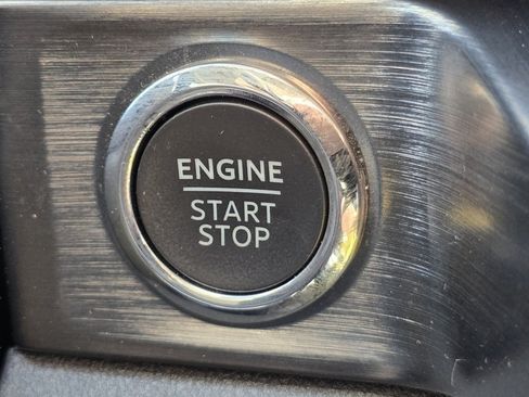 Used 2025 Ford F250 Lariat AWD/4WD image 11