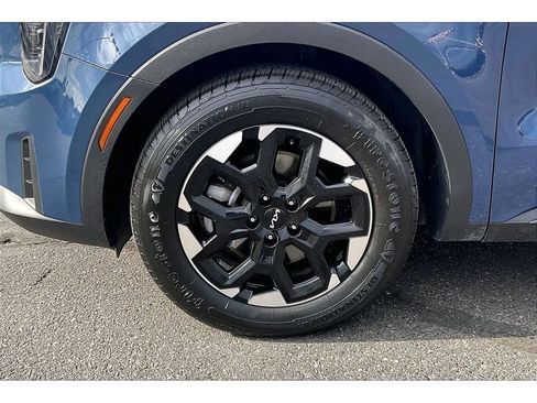Used 2024 Kia Sorento S w/ Panoramic Sunroof Package FWD image 9