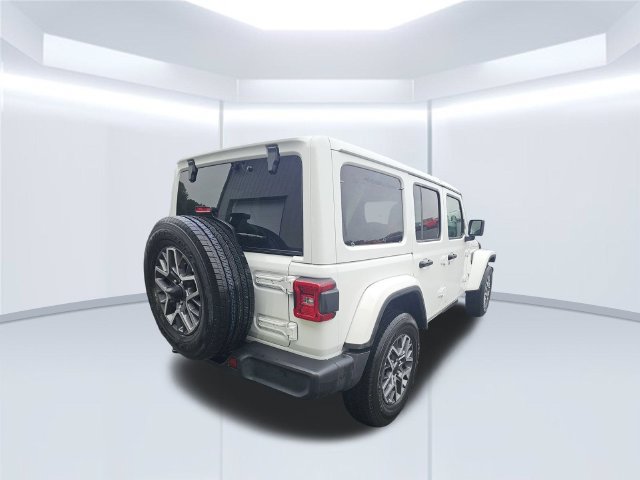 Used 2026 Jeep Wrangler Unlimited Sahara AWD/4WD image 1