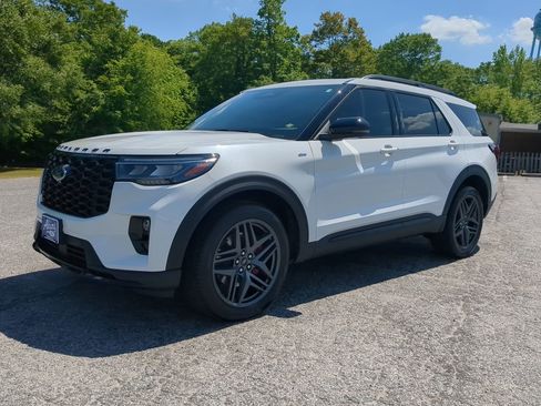 Certified 2025 Ford Explorer ST-Line w/ Premium Package image 6