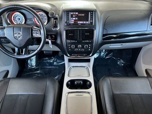 Used 2019 Dodge Grand Caravan SXT FWD image 10