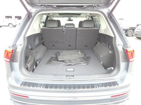 Used 2024 Volkswagen Tiguan SE w/ Panoramic Sunroof Package AWD/4WD image 26