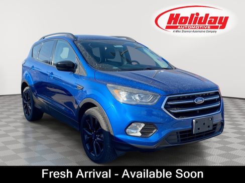 Used 2018 Ford Escape SE w/ SE Sport Appearance Package image 1