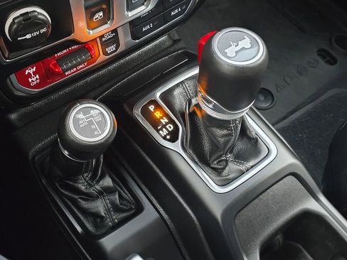 Used 2024 Jeep Wrangler Rubicon image 36