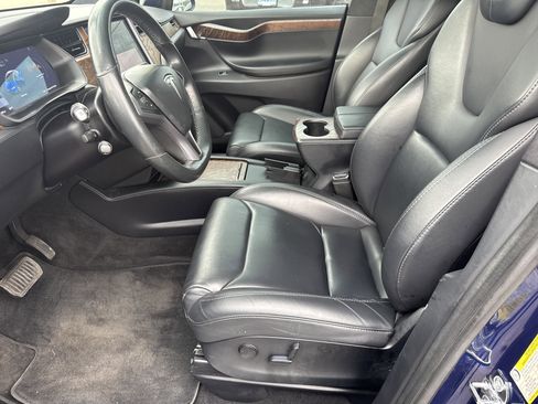Used 2019 Tesla Model X 75D image 10