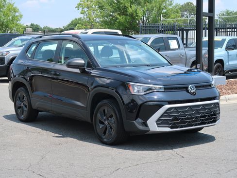 Used 2025 Volkswagen Taos S FWD image 2