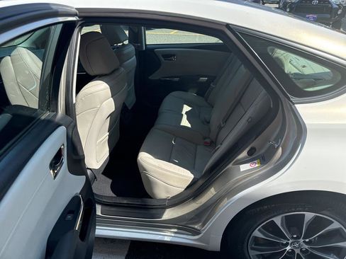 Used 2018 Toyota Avalon XLE Premium image 19