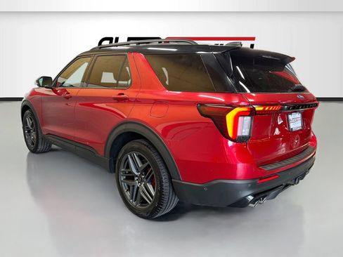 Used 2025 Ford Explorer ST AWD/4WD image 5