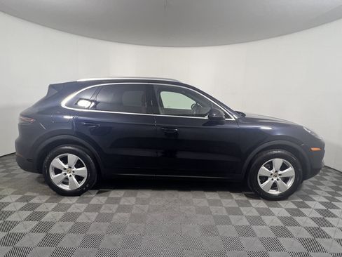 Certified 2023 Porsche Cayenne AWD/4WD image 8
