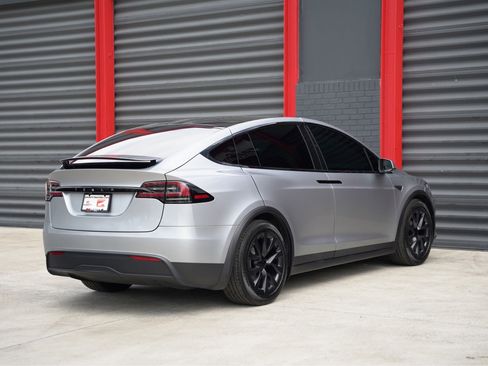 Used 2024 Tesla Model X image 4