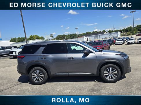 Used 2025 Nissan Pathfinder SL AWD/4WD image 2
