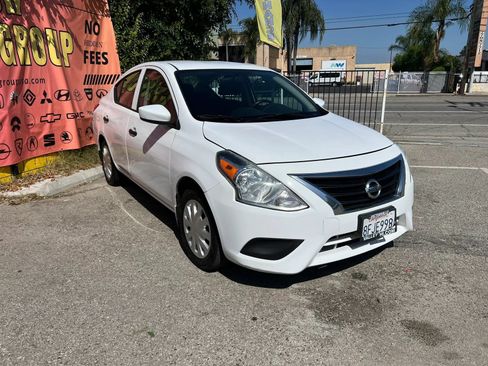 Used 2019 Nissan Versa S FWD image 3