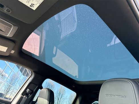 Used 2025 GMC Sierra EV Denali image 22