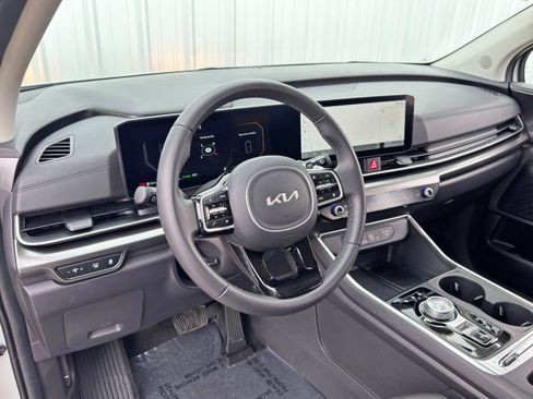 Used 2025 Kia Carnival SX w/ SX Dark Edition Package image 14