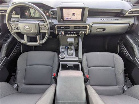 Used 2025 Toyota Tacoma SR AWD/4WD image 17