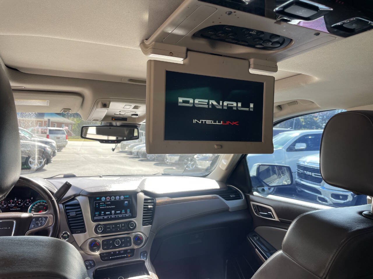 Used 2017 GMC Yukon Denali w/ Open Road Package AWD/4WD image 17