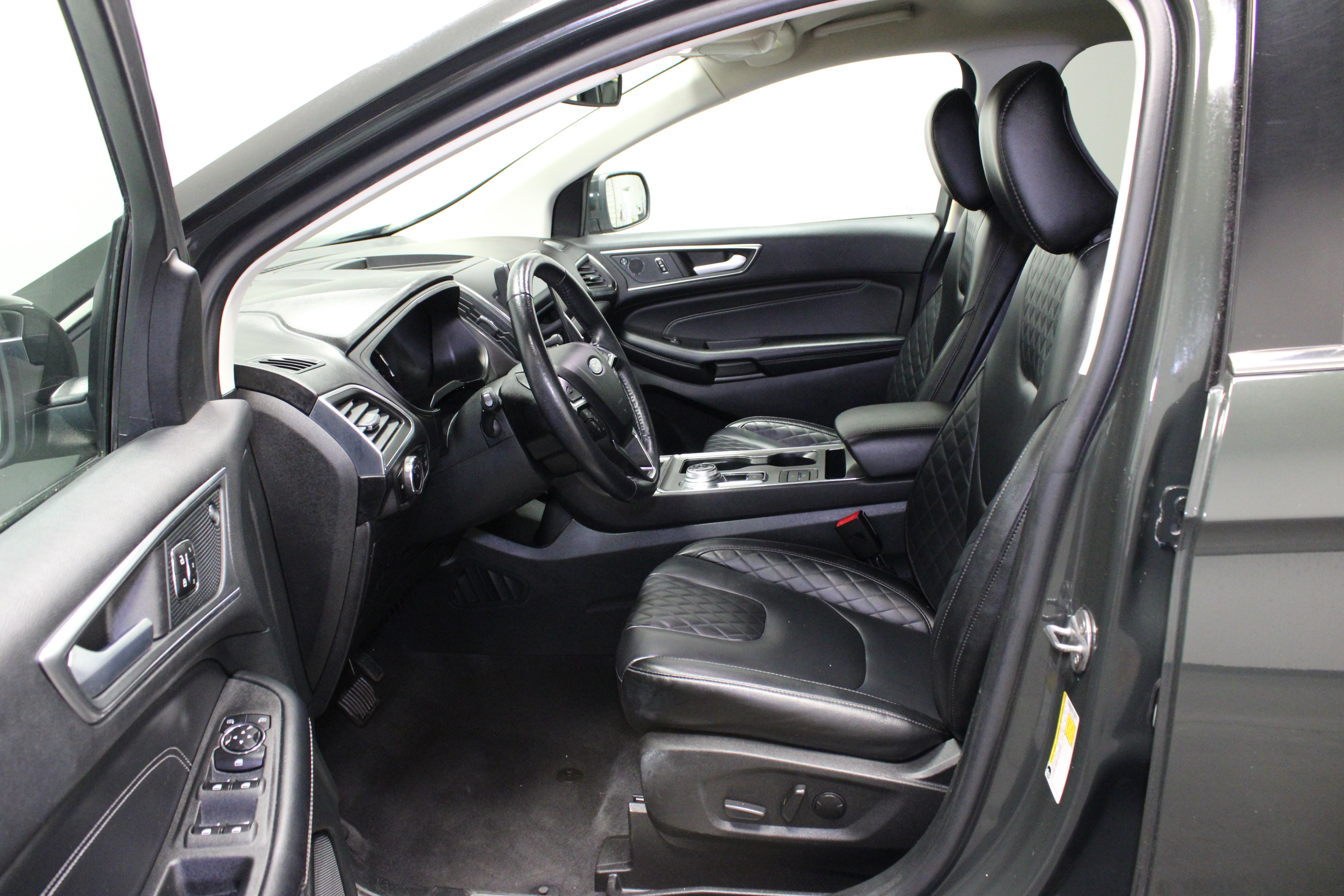 Used 2024 Ford Edge Titanium AWD/4WD image 17