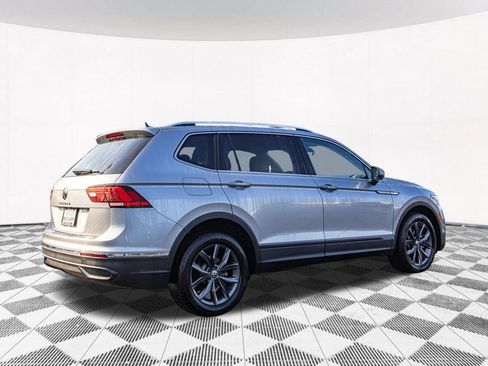 Used 2023 Volkswagen Tiguan SE w/ Panoramic Sunroof Package FWD image 10