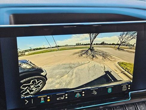 New 2026 Chevrolet Silverado 2500 ZR2 AWD/4WD image 13