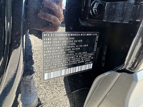 Used 2025 Volkswagen Taos SE w/ Panoramic Sunroof Package image 23