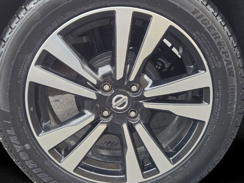 Used 2019 Nissan Kicks SR w/ SR Premium Package image 34