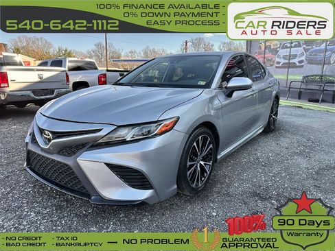Used 2020 Toyota Camry SE image 1