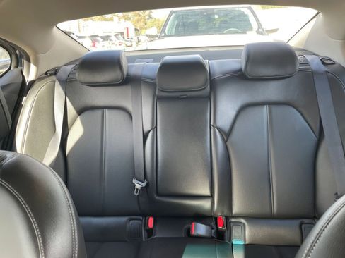 Used 2025 Genesis G70 2.5T image 38