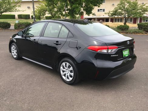 Used 2024 Toyota Corolla LE FWD image 4