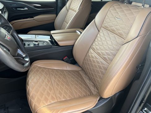 Used 2021 Cadillac Escalade Premium Luxury image 25