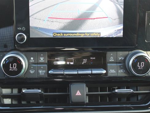 Used 2023 Toyota Highlander XLE image 20