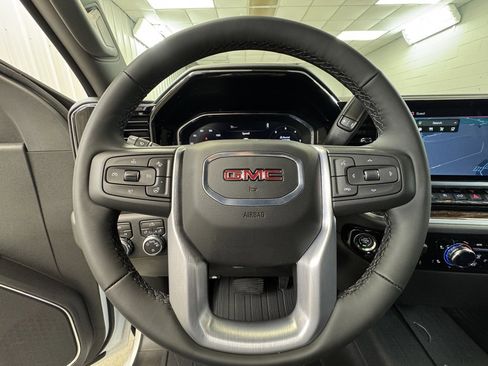 New 2026 GMC Sierra 1500 SLE image 32