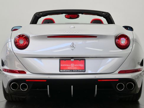Used 2017 Ferrari California T RWD image 8