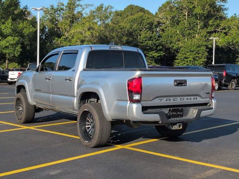 Used 2022 Toyota Tacoma SR5 w/ Technology Package RWD image 3