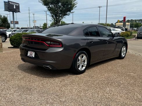 Used 2021 Dodge Charger SXT RWD image 8